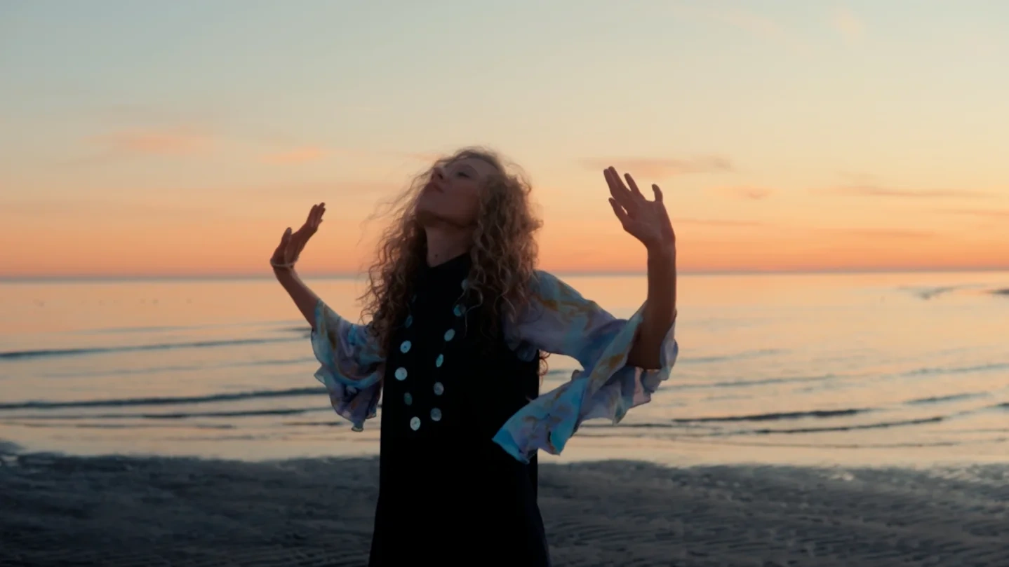 L’ultima luce — cielo arancio
